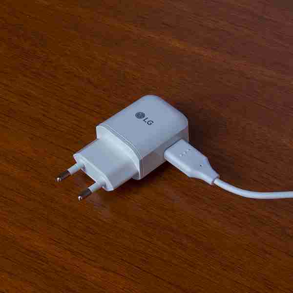 شارژر دیواری ال جی مدل MCS-H05ED همراه با کابل type-C